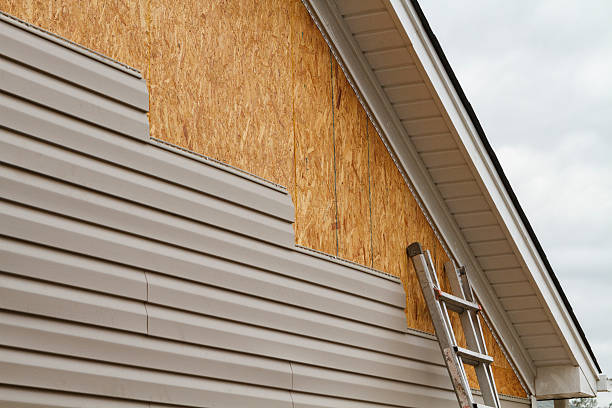 Professional Wood Siding technician working in Salem, OR
